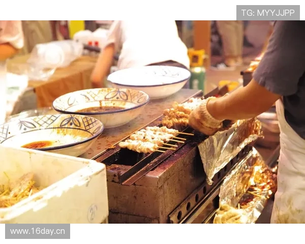 乔丹·汤普森戴着大金链去麦当劳吃夜宵，这画面把我气笑了