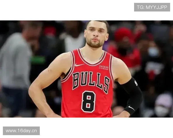 扎克拉文下了场后直接回房，一副明星签了豪宅的架势？